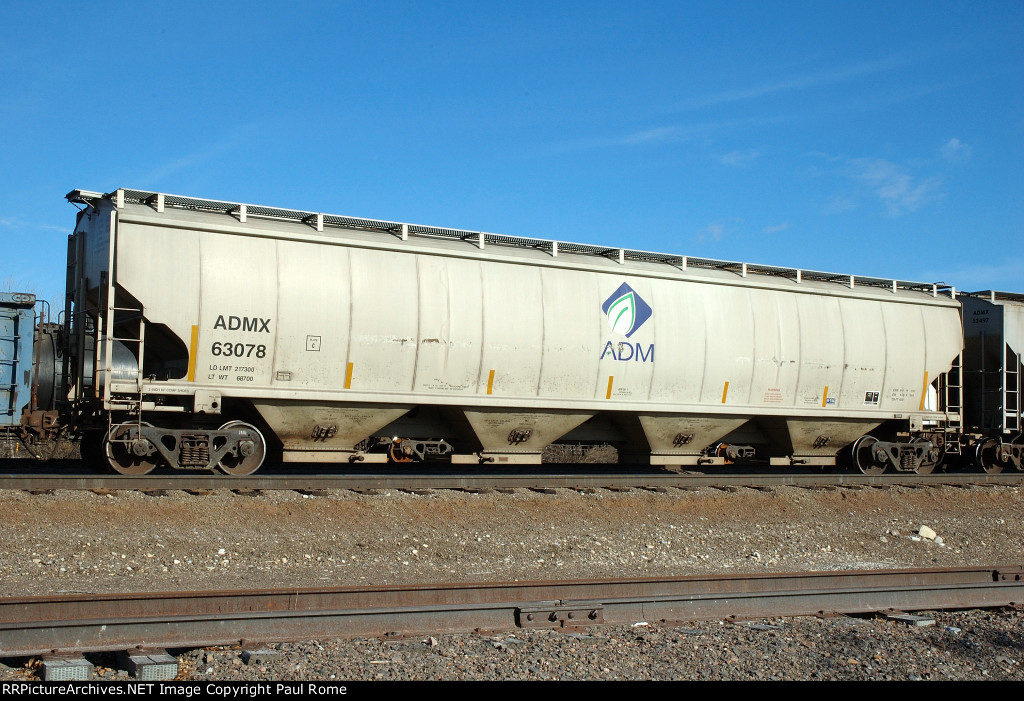 ADMX 63078, 4-Bay Center-Flow Covered Hopper on the UPRR